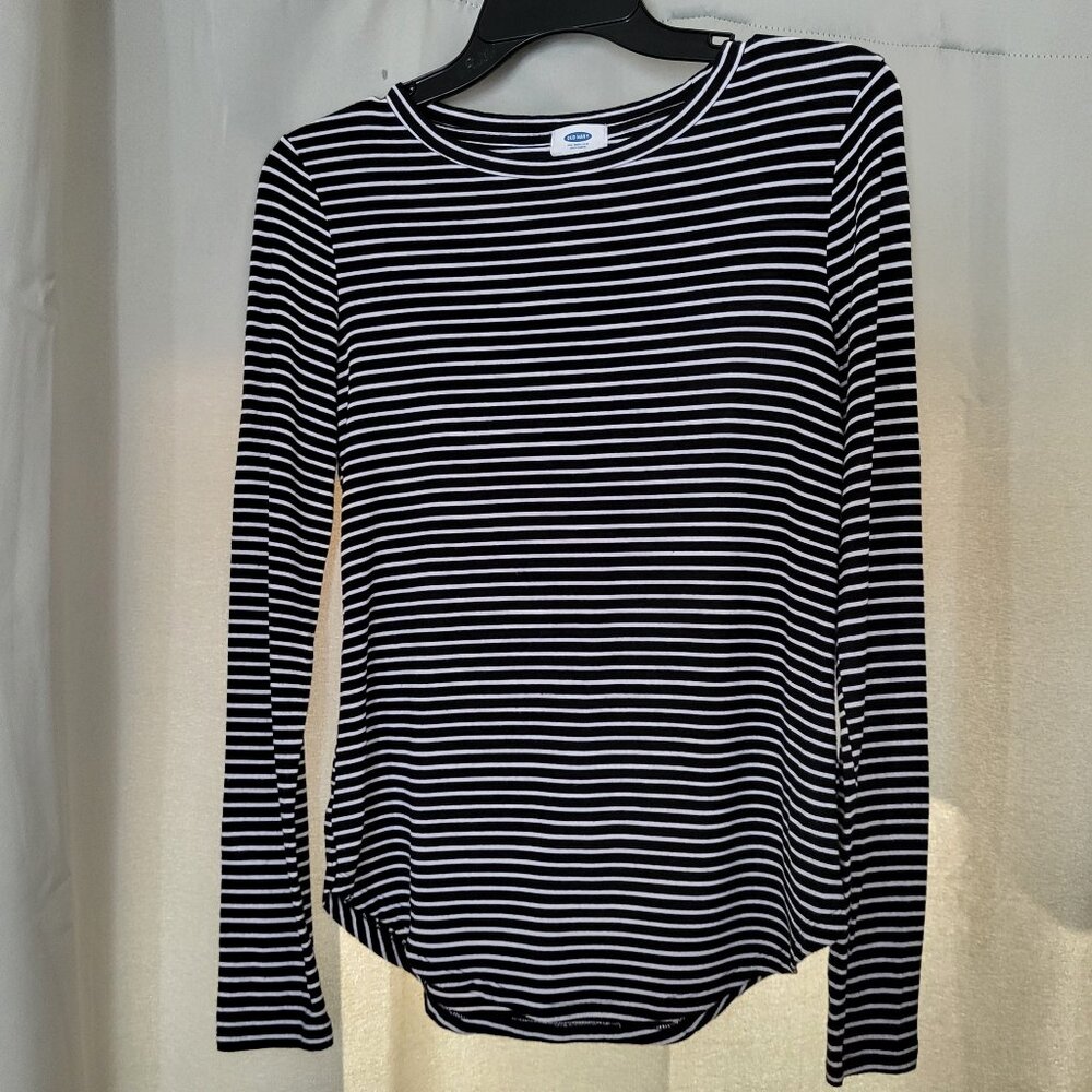 Old Navy black & white striped long sleeve shirt/ blouse
